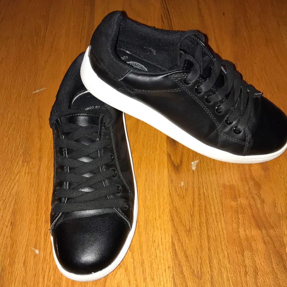 Woman’s sneakers